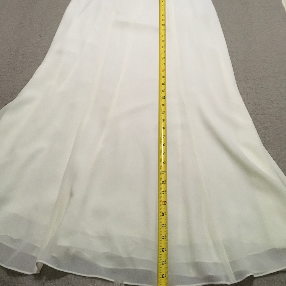 Additional Pictures of Gown